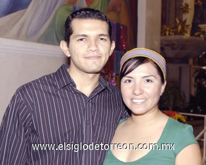 29102006 
Carlos Ugarte y Violeta Tapia.