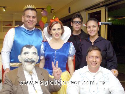 31102006
Roberto y Ale Rodríguez, Maty Álvarez, Jesús García Lesprón, don Roberto Rodríguez y Manuel.