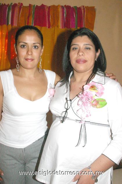 30102006
Ana Gabriela Guevara, en la fiesta de canastilla que le ofreció Mayela Silva Ramírez.