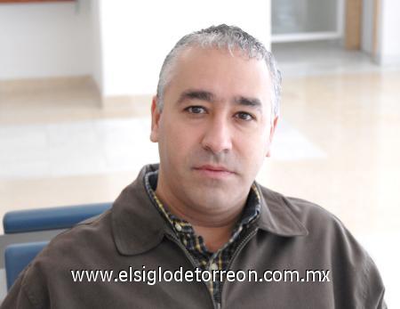 02112006
César Garza viajó con destino a Ciudad Obregón, Sonora.