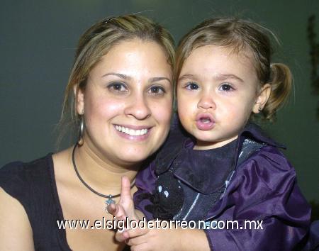 01112006
Selina Sada de Pérez y su niña Isabela.