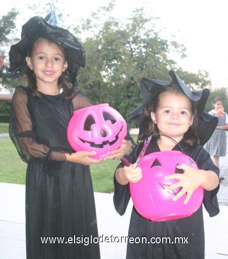 02112006
María José y Martha Elena Llama Castillo.