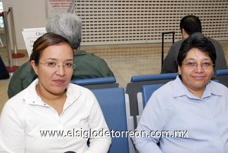 04112006
 Cristina Martínez y Mayela Ramos viajaron con destino a Ixtapa.