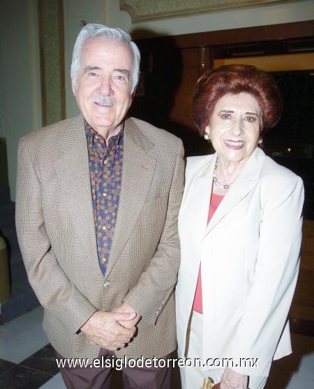 04112006 
Jesús y Norma Salas