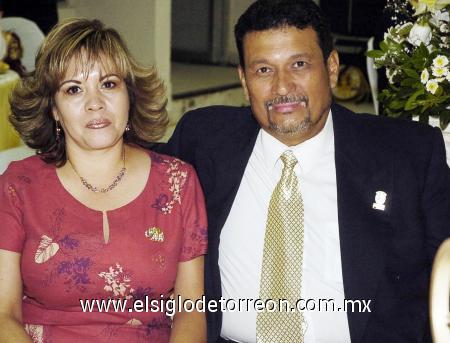 04112006 

Verónica de Bañuelos y Gerardo Bañuelos