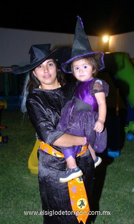 06112006
Karina Peñaloza y Camila Farías.