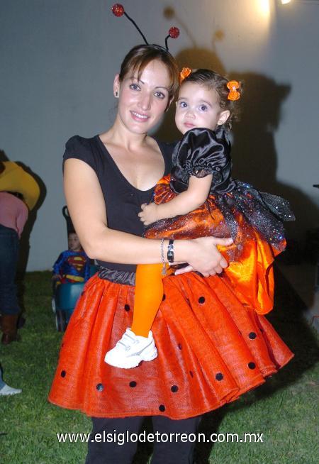 06112006
Lorena Hernández y Ana Paula Galindo.