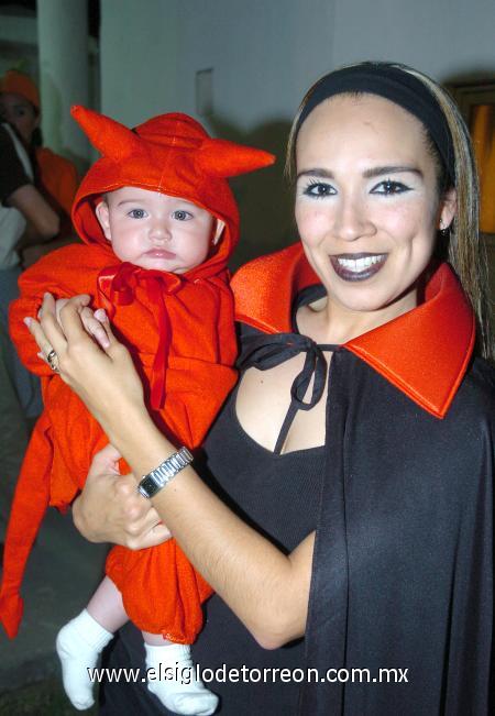 06112006
Luisa Fernanda Villegas e Iveth de González.