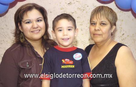 07112006
Ángel Jared Ugarte García cumplió cinco años de edad y fue festejado por su mamá, Yadira García y sus demás familiares.