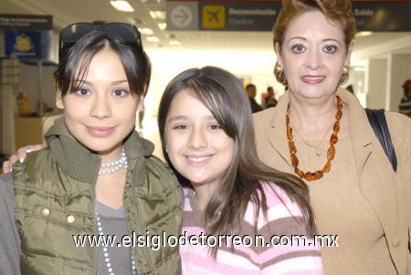 06112006
Marina Falcón Martínez, Marina Martínez y Marina de Falcón viajaron a Canadá.