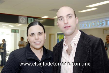 05112006 
Etna Gómez y Jorge Bush llegaron del DF.