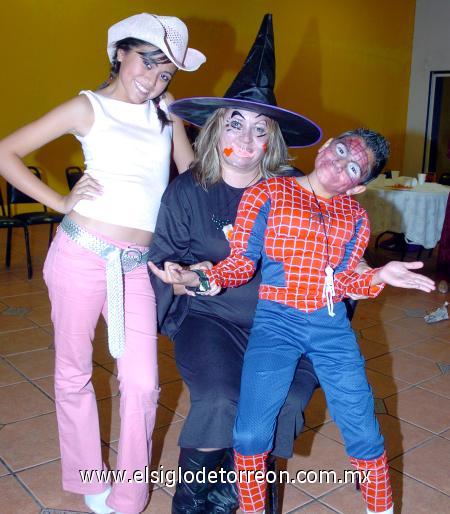 05112006 
Francis, Sofía y Gilberto.
