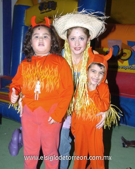05112006 
Nena, Jaime y Daniela González Gutiérrez.