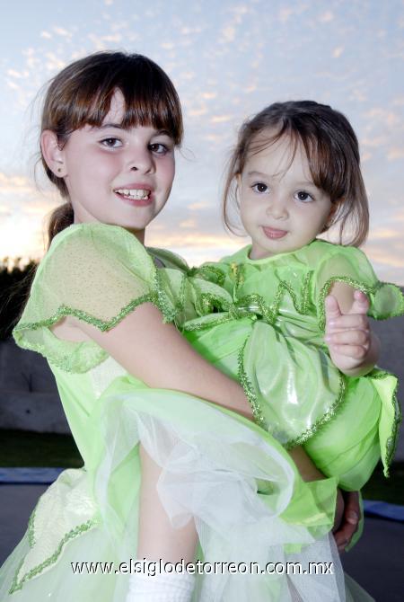 05112006 
Rosarín Arias y Sofía Amarante.