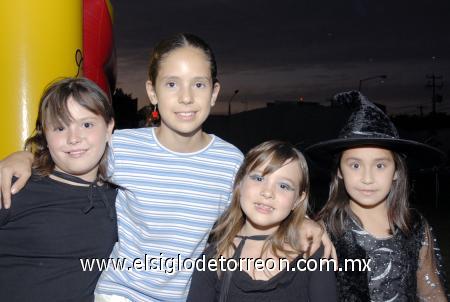 05112006 
Selina González, Mary Sofi Barrios, regina Garza y Paulina González.