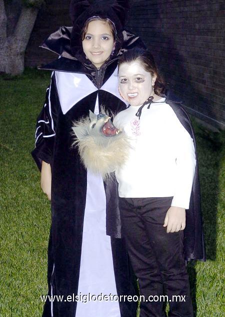 05112006 
Vanessa Kawas y Regina Cordero.