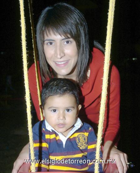 08112006
Lorena Chávez y Rodrigo Mendoza.