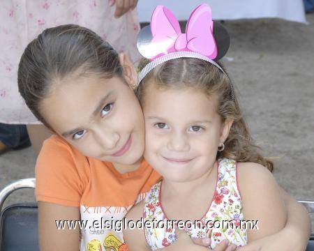 08112006
Paola Saldaña Zurita y Ana Lucía Valderas.