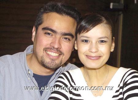 08112006
Félix Cortés y Marysol Herrera, en un restaurante de la ciudad.