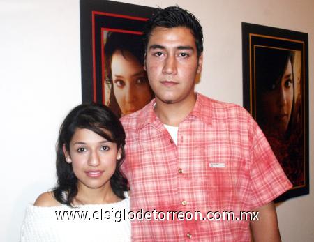 08112006
Jazmine Almaraz Lares y José Ángel Dávila.