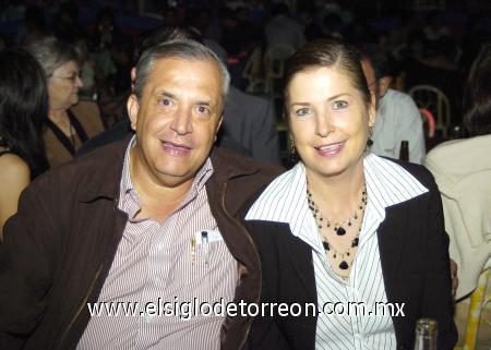 08112006
Jorge González y Flora de González.