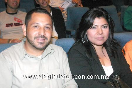 09112006
Gabriel Basurto y Blanca Canales.