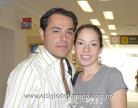 09112006
Yahir Rodríguez y Brenda Domínguez viajaron con destino a Los Cabos.
