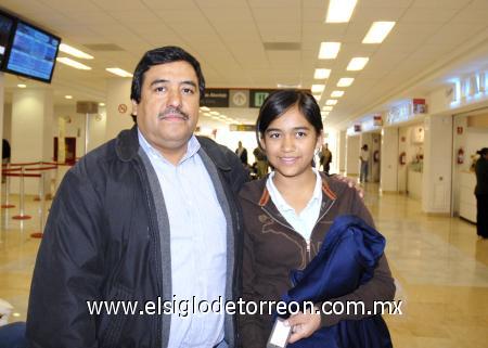 11112006 
 Librado Reyes y Carolina Reyes llegaron procedentes de Ciudad Juárez