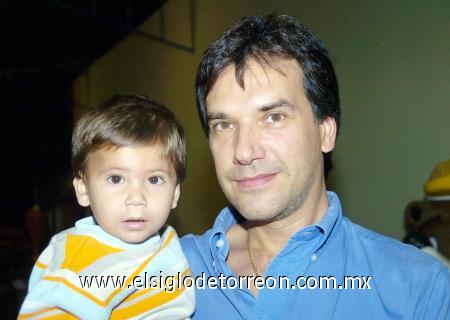 12112006 
Carlos Israel y Samuel González.