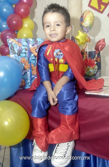 12112006 
Daniel Alejandro Sánchez Burciaga fue festejado al cumplir tres años de vida.