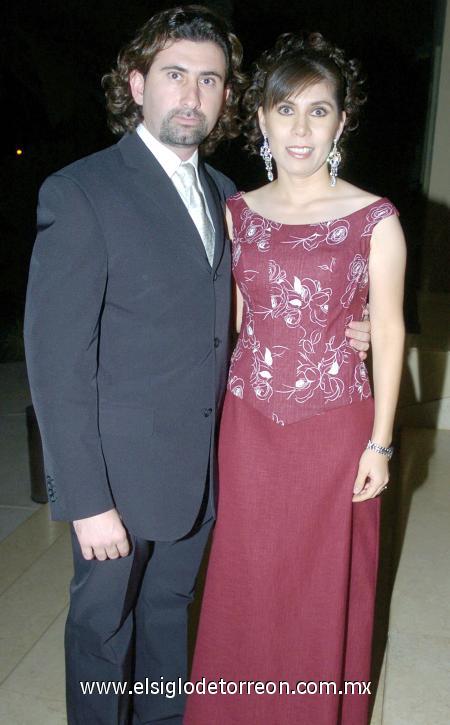 12112006 
Carlos y Adriana Villalobos.