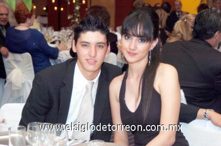 12112006 
Claudia Hernández y Érick Benítez.