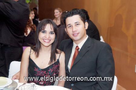 12112006 
Claudia Ríos y Antonio Urbina.