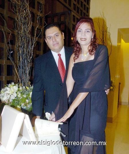 12112006 
Gilberto Basurto y Lorena Gómez.
