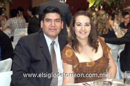 12112006 
Jesús Martínez Barraza y Diana Estavillo de Martínez.