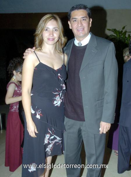 12112006 
Rosario y Rogelio Gómez.