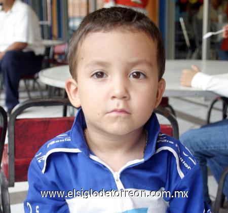 14112006
Miguel Ángel Carrillo Tovar cumplió tres años y fue festejado por sus padres, Édgar Carrillo y Sandra Tovar.