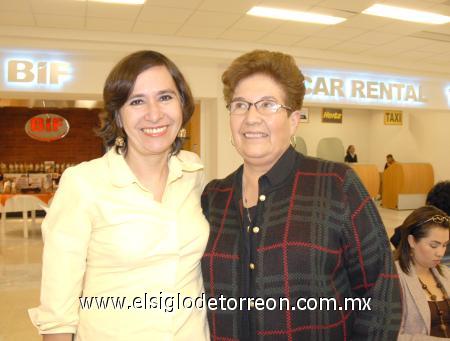15112006
Nieves Carrete de Uribe y Marcela de Carrete viajaron con destino a Tijuana.