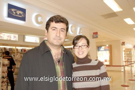 17112006 
Jorge Lugo y Patricia Cárdenas viajarona la Ciudad de Mèxico.