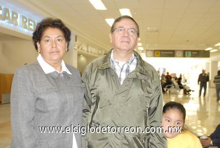 20112006
Mariana Méndez, Jimena Vásquez y Arturo Acevedo viajaron al DF.