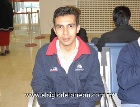 20112006
Ossiel Díaz viajó con destino al puerto de Acapulco, Guerrero.