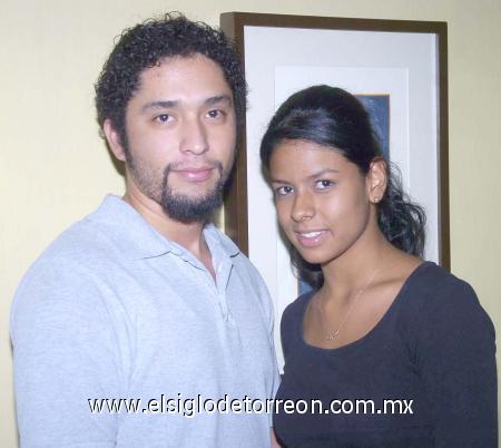 21112006
Carlos Dávila y Alicia Romero.