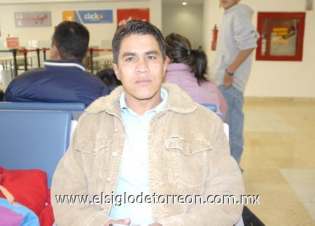 22112006
Óscar Ochoa viajó con destino a Puebla