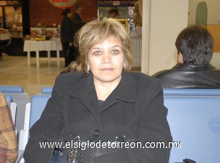 23112006
Carmen Martínez viajó con destino a la Ciudad de México.