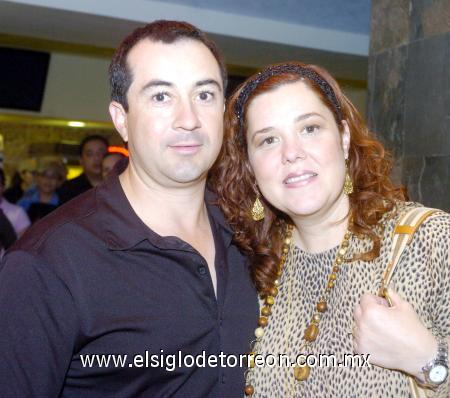 24112006 
Mayra y José Cordero.
