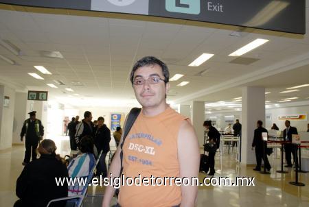 24112006
Rubén Osorio voló ayer con destino al Distrito Federal.