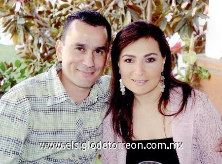 26112006 
Ernesto Meléndez y Mónica de Meléndez.