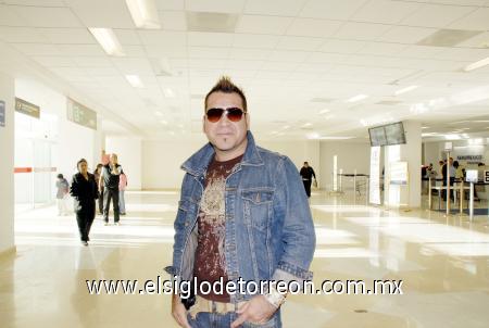 26112006 
Héctor Gutiérrez viajó con destino a Mazatlán.