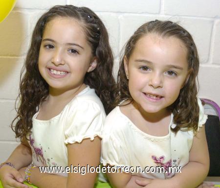 27112006
Anavi y Anilú Aguilar Vázquez cumplieron ocho y seis años de edad, respectivamente.