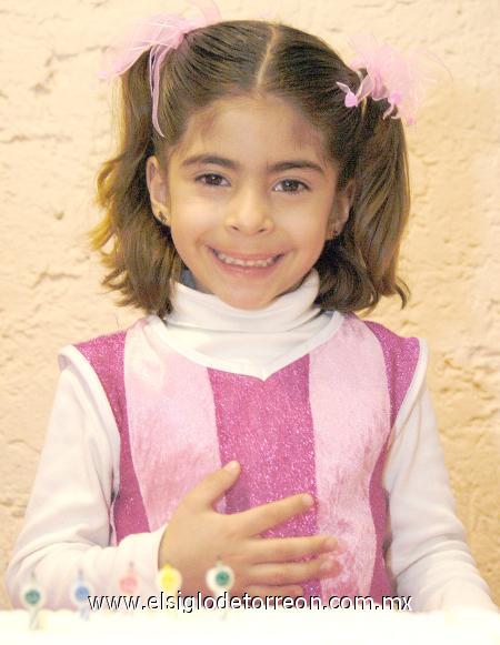 28112006
Jéssica Fernanda Mata Acosta fue festejada por sus padres, Fernando y Rosario Mata.